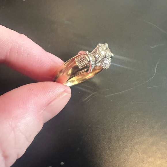 18KT Yellow Gold Diamond Engagement Ring - Picture 4 of 11